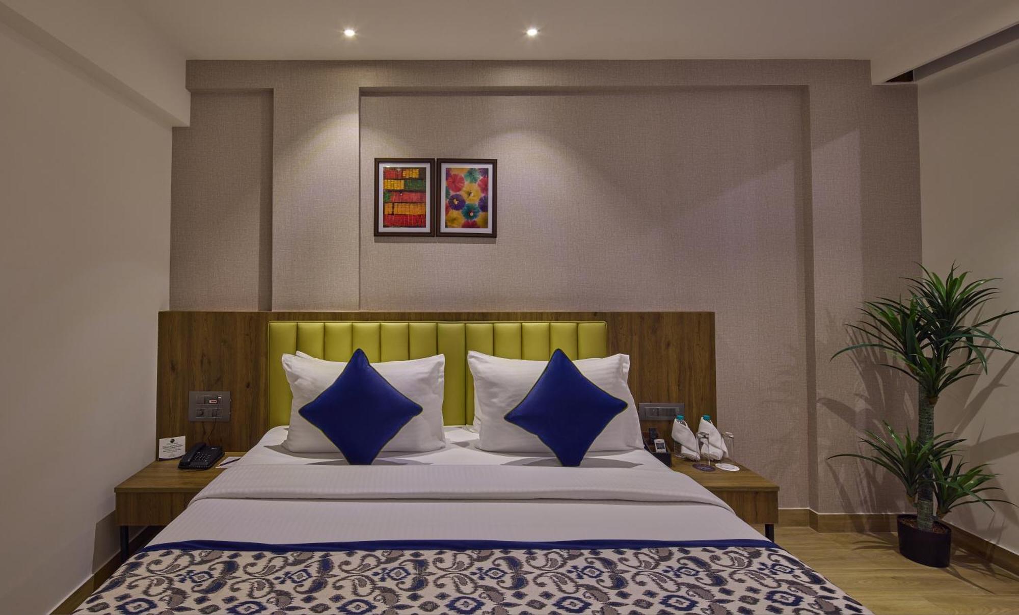 Grand Continent Hebbal A Sarovar Portico Affiliate Hotel บังกาลอร์ ภายนอก รูปภาพ