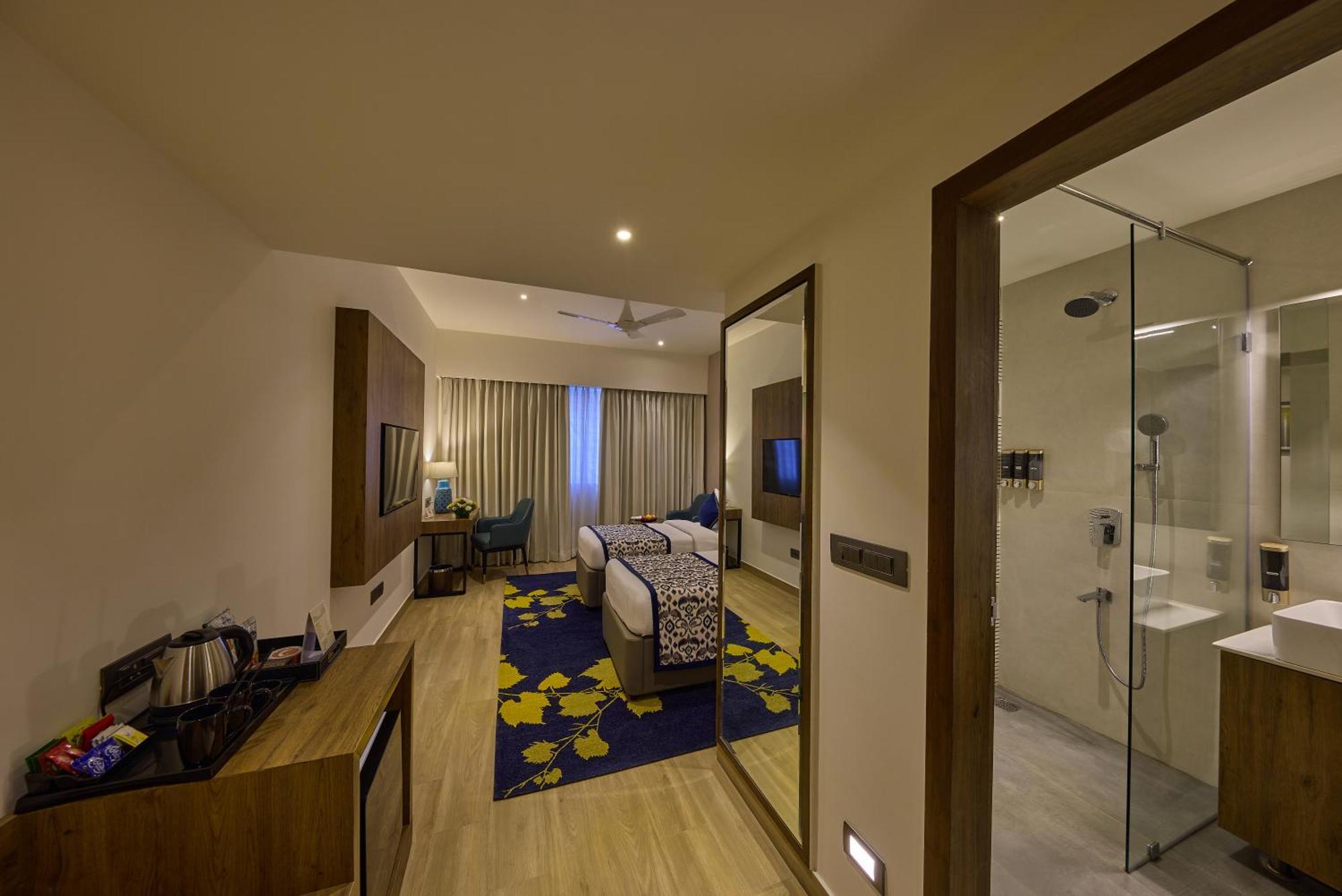 Grand Continent Hebbal A Sarovar Portico Affiliate Hotel บังกาลอร์ ภายนอก รูปภาพ