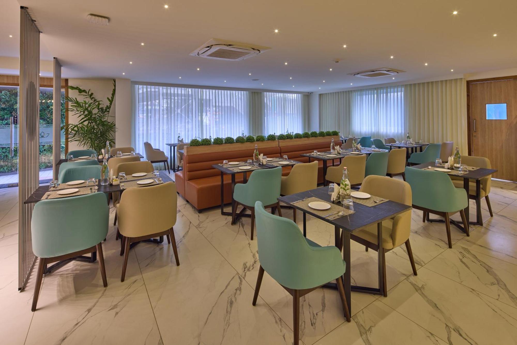 Grand Continent Hebbal A Sarovar Portico Affiliate Hotel บังกาลอร์ ภายนอก รูปภาพ