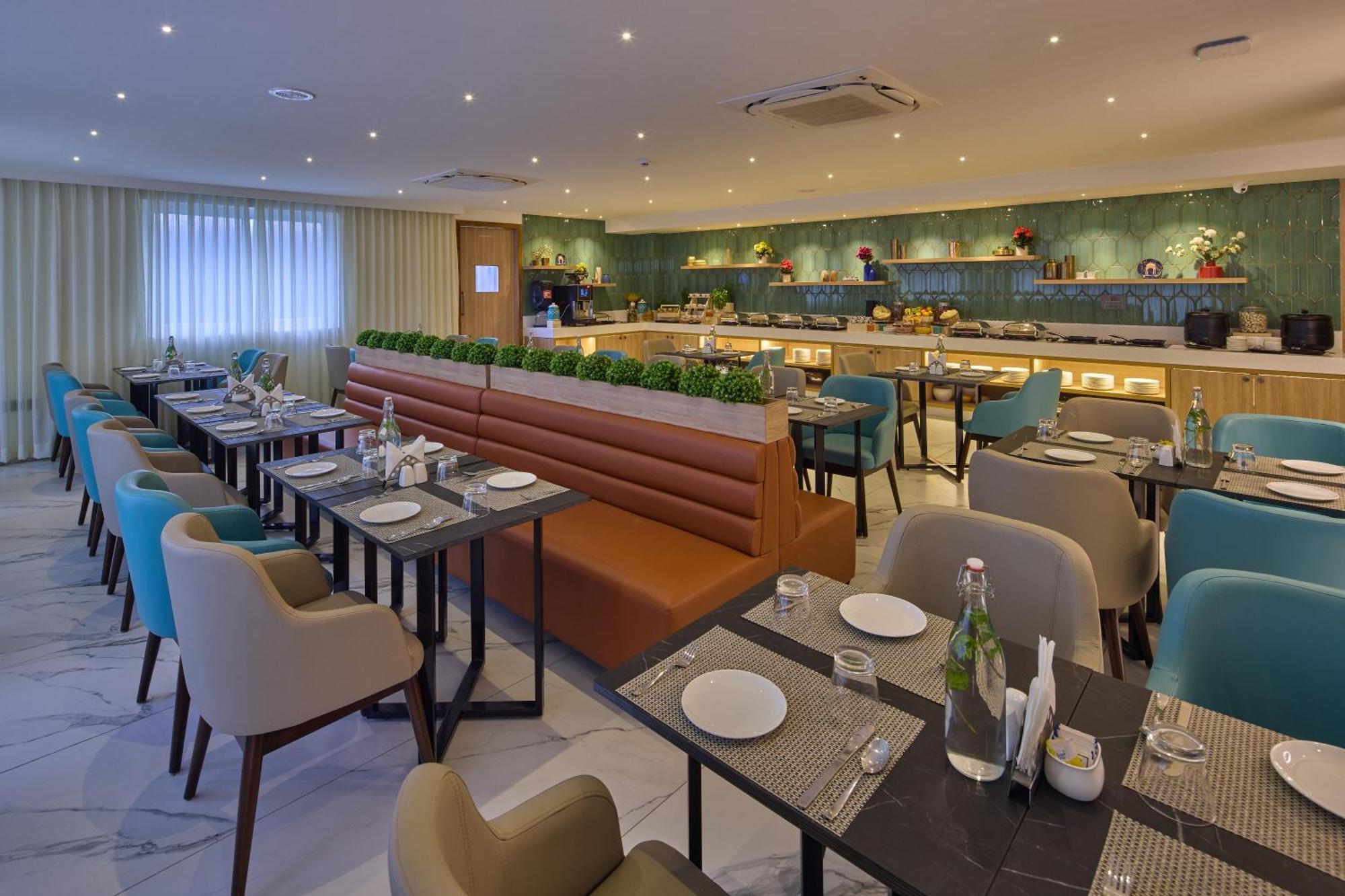 Grand Continent Hebbal A Sarovar Portico Affiliate Hotel บังกาลอร์ ภายนอก รูปภาพ