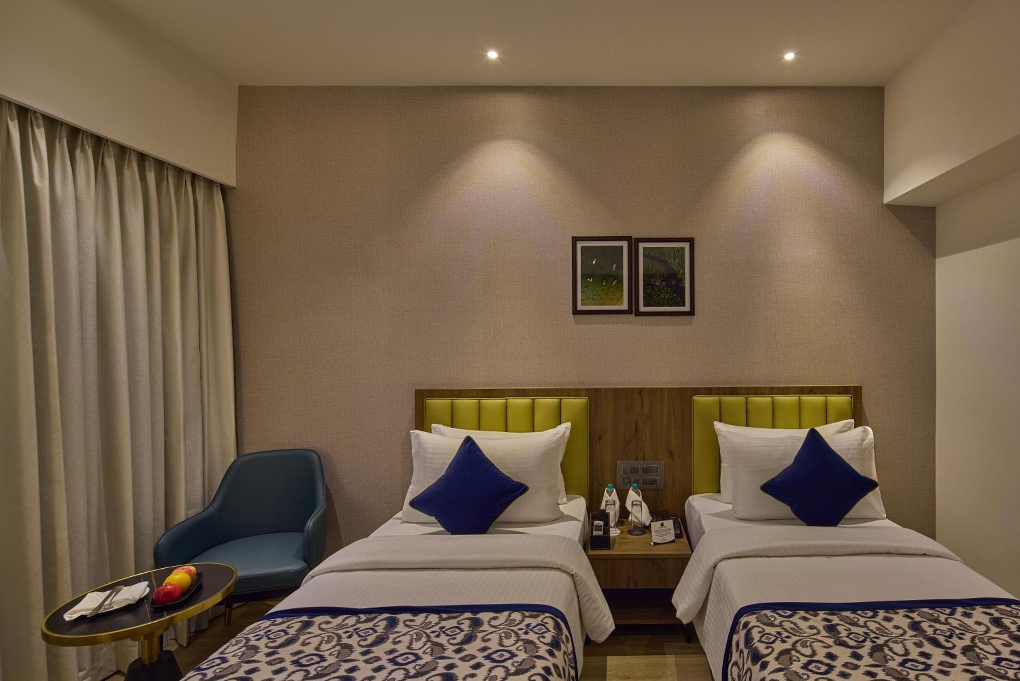 Grand Continent Hebbal A Sarovar Portico Affiliate Hotel บังกาลอร์ ภายนอก รูปภาพ