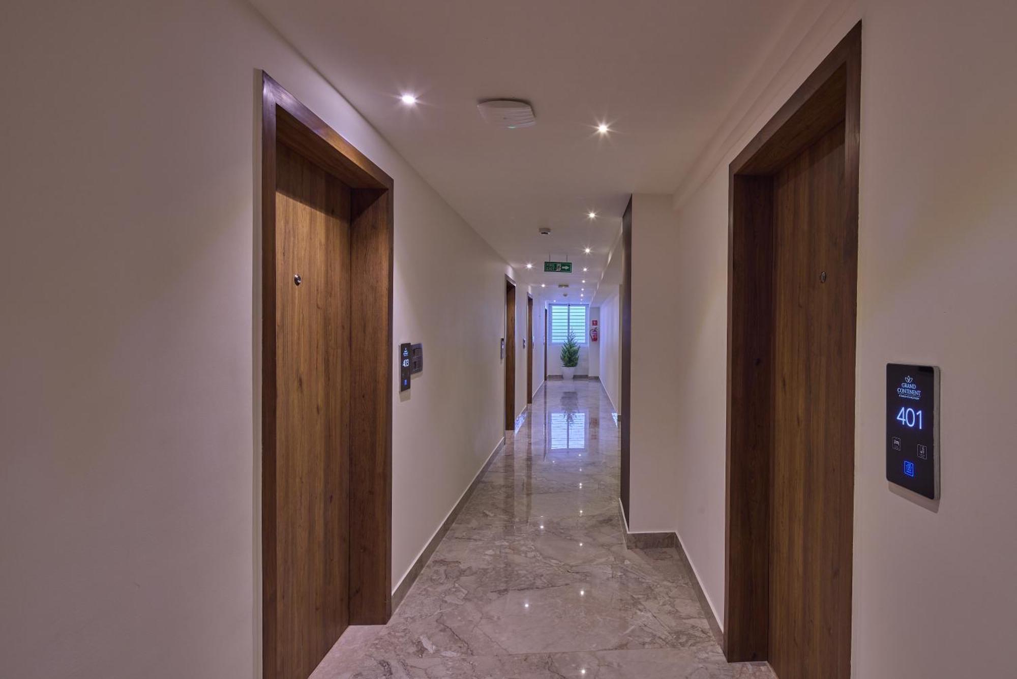 Grand Continent Hebbal A Sarovar Portico Affiliate Hotel บังกาลอร์ ภายนอก รูปภาพ