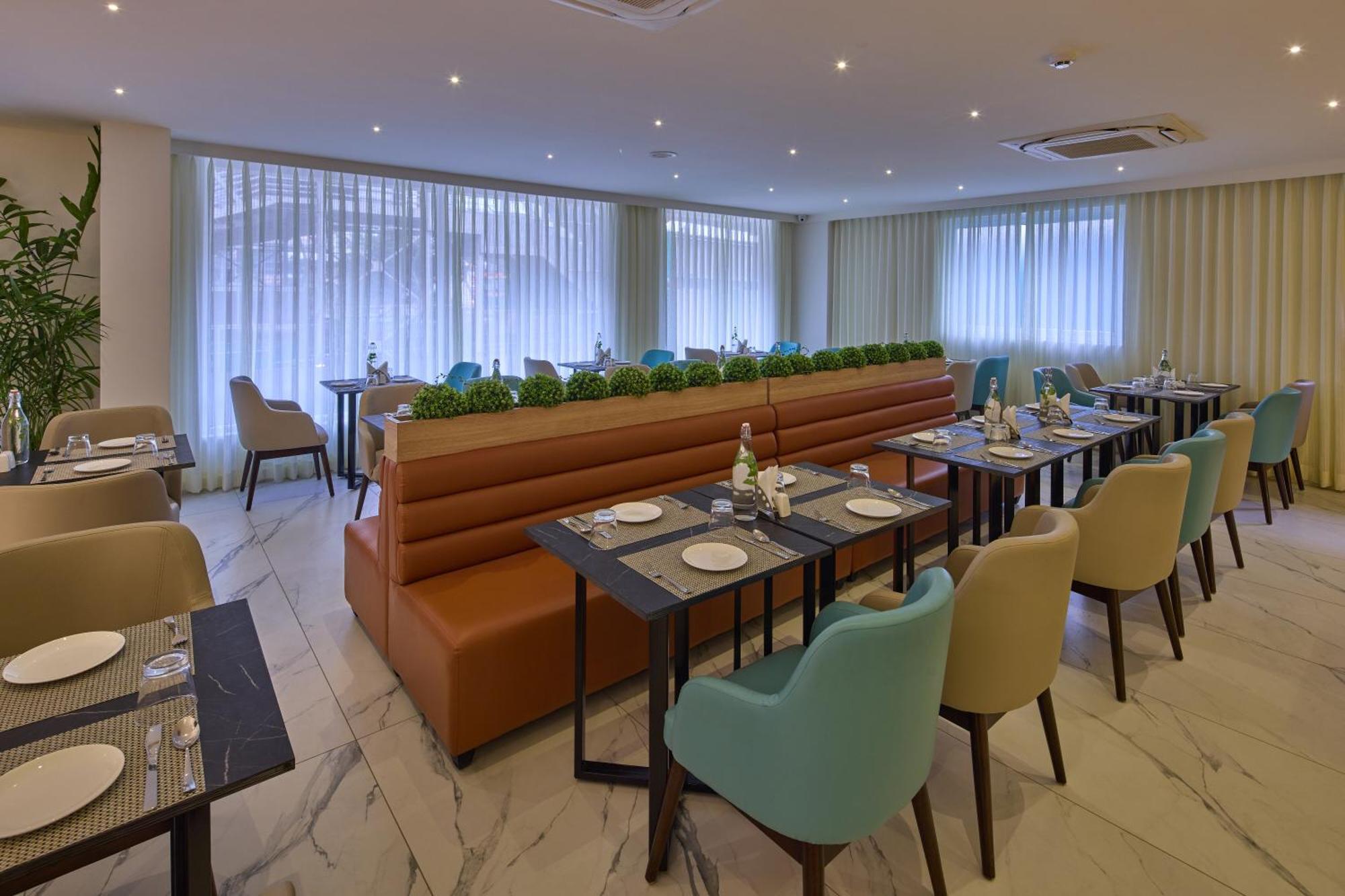 Grand Continent Hebbal A Sarovar Portico Affiliate Hotel บังกาลอร์ ภายนอก รูปภาพ