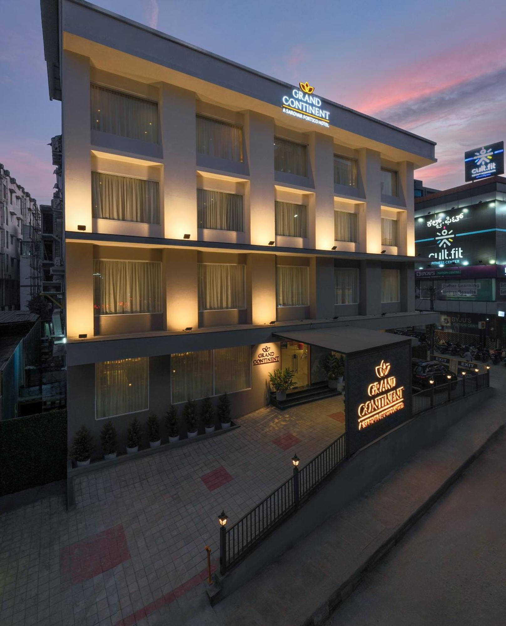 Grand Continent Hebbal A Sarovar Portico Affiliate Hotel บังกาลอร์ ภายนอก รูปภาพ